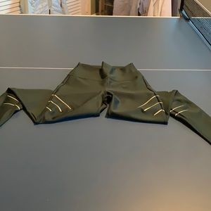 NWOT Alo yoga high waist reflective leggings